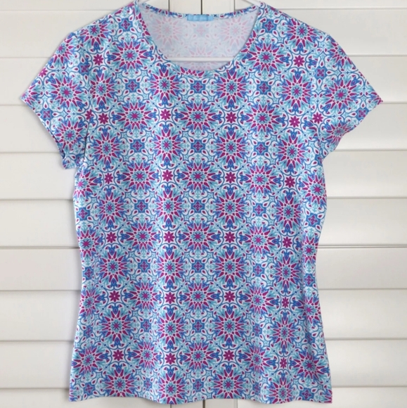 J.Mclaughlin | Smooth Stretch Medallion Tile Printed Tee - Picture 5 of 5